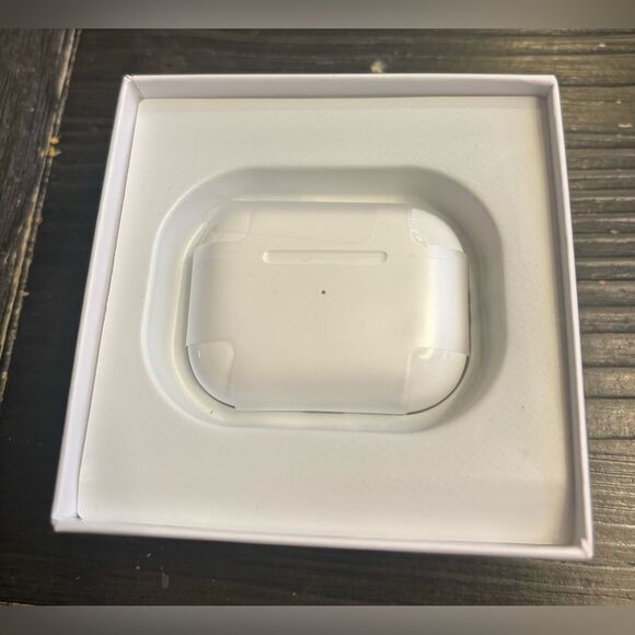NEW! Earphone 2nd Generation Includes Magnetic Charging Case New In Box Unbrande - Picture 3 of 5